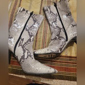 Charles David Snakeskin Short Stiletto Boots Made In Italy Sz 9